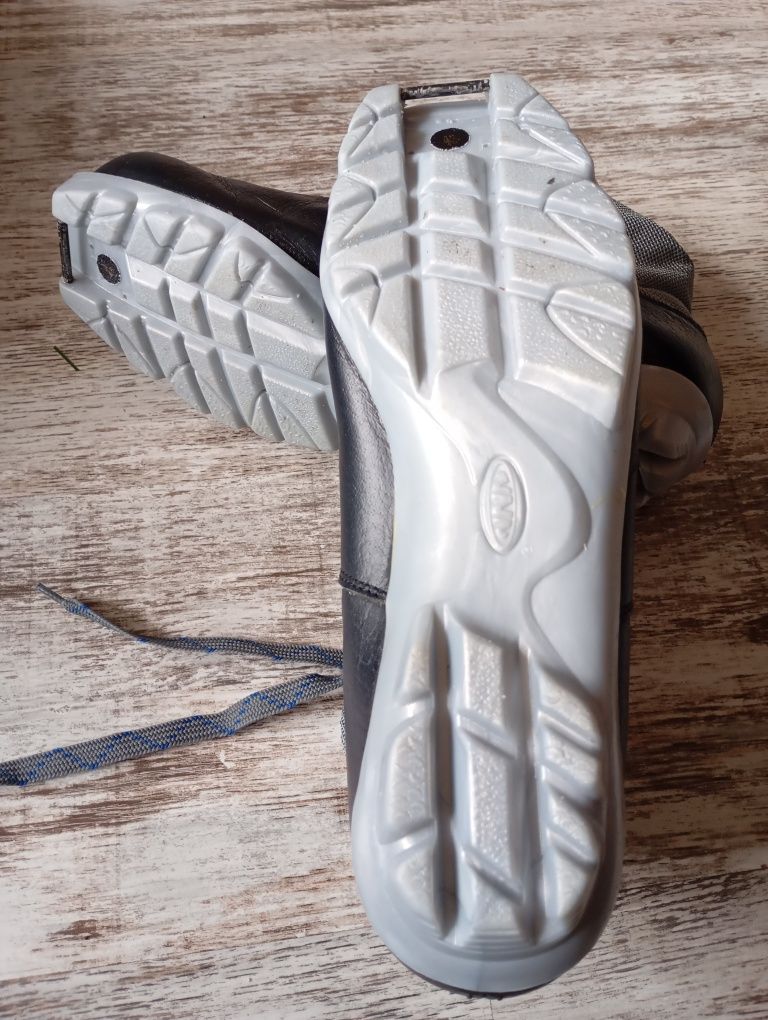 Buty do nart biegowych biegówki Madshus. Rozmiar43 Zapięcie NNN