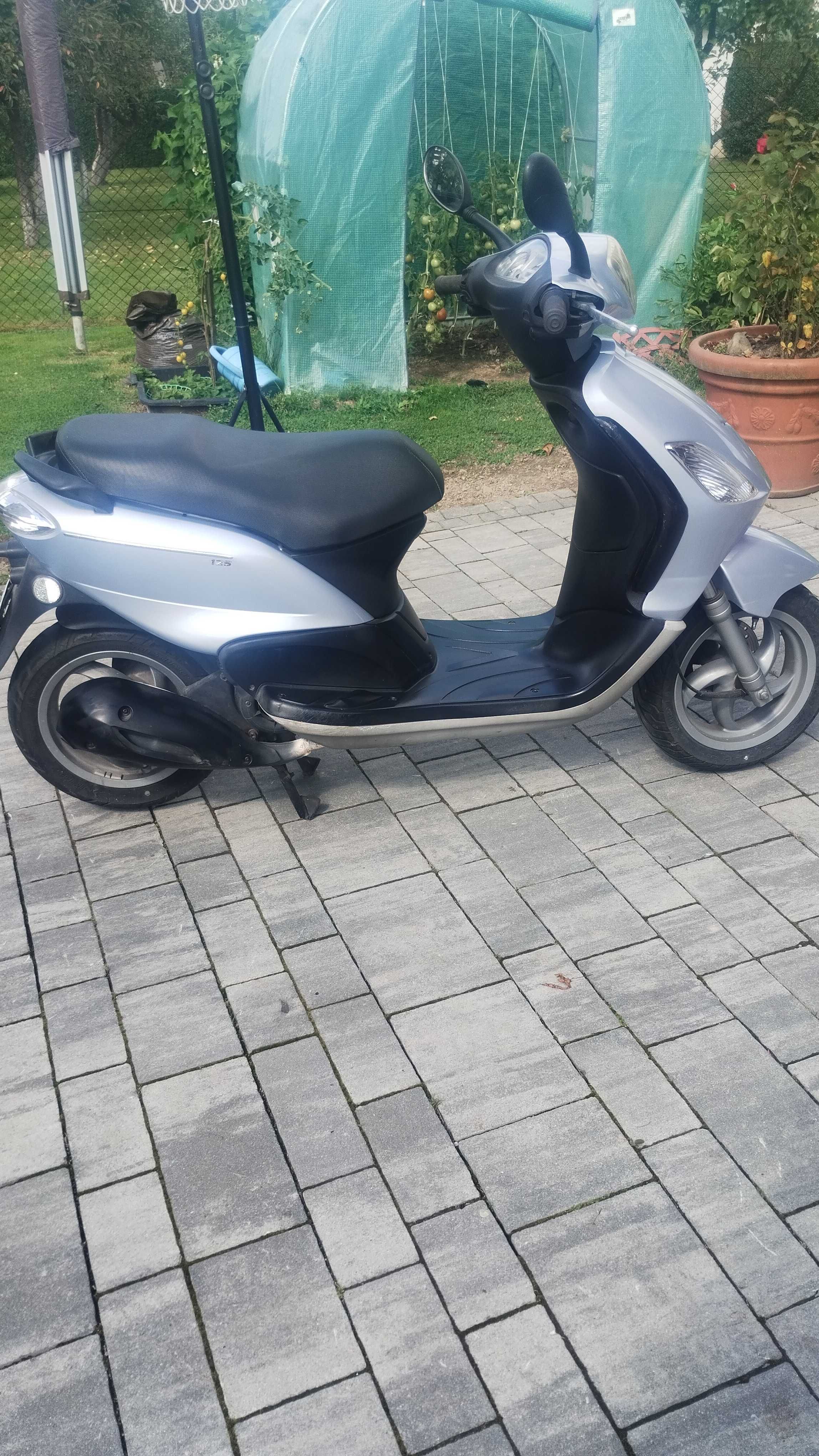 Piaggio fly skuter