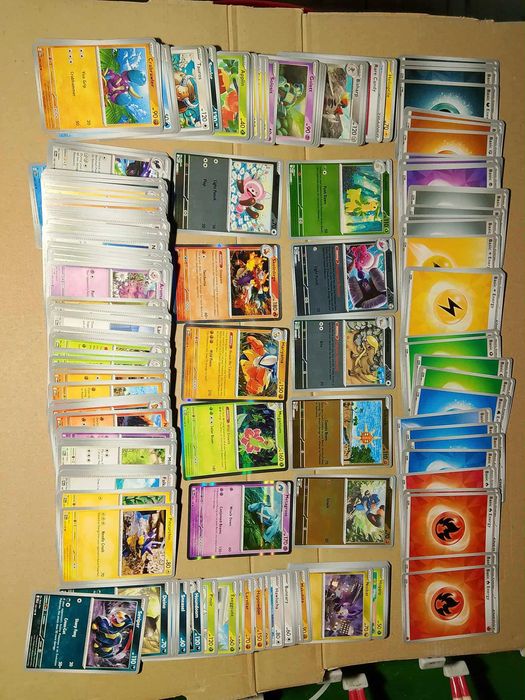Bulk oryginalnych kart Pokemon (V4) - 200 sztuk + dodatki