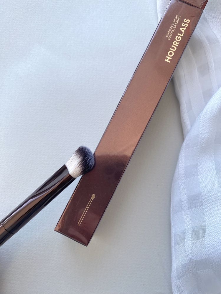 Hourglass concealer brush пензлик кисть консилер