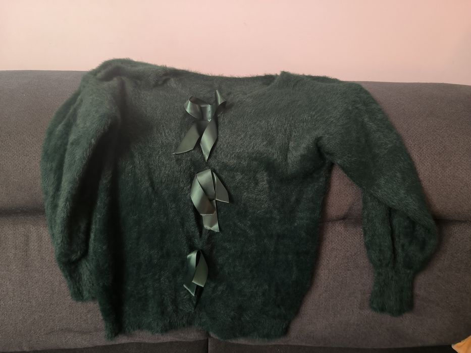 Sprzedam sweterek damski w kolorze butelkowej zieleni