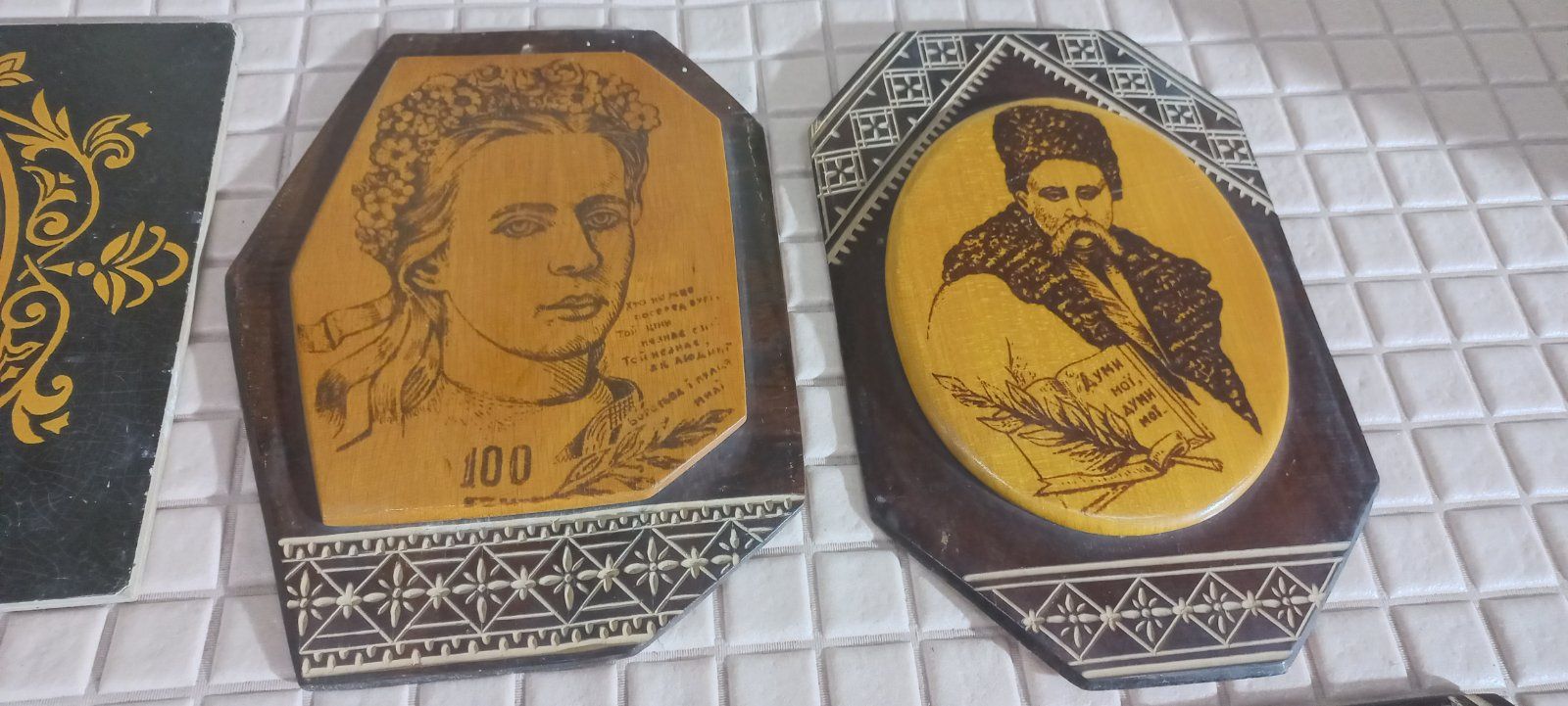 Дерев'яні картини-панно із зображеннями українських письменників