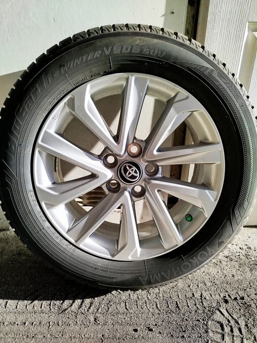 Jak Nowe Oryginalne koła Toyota z oponami zimowymi Yokohama 215/60r17