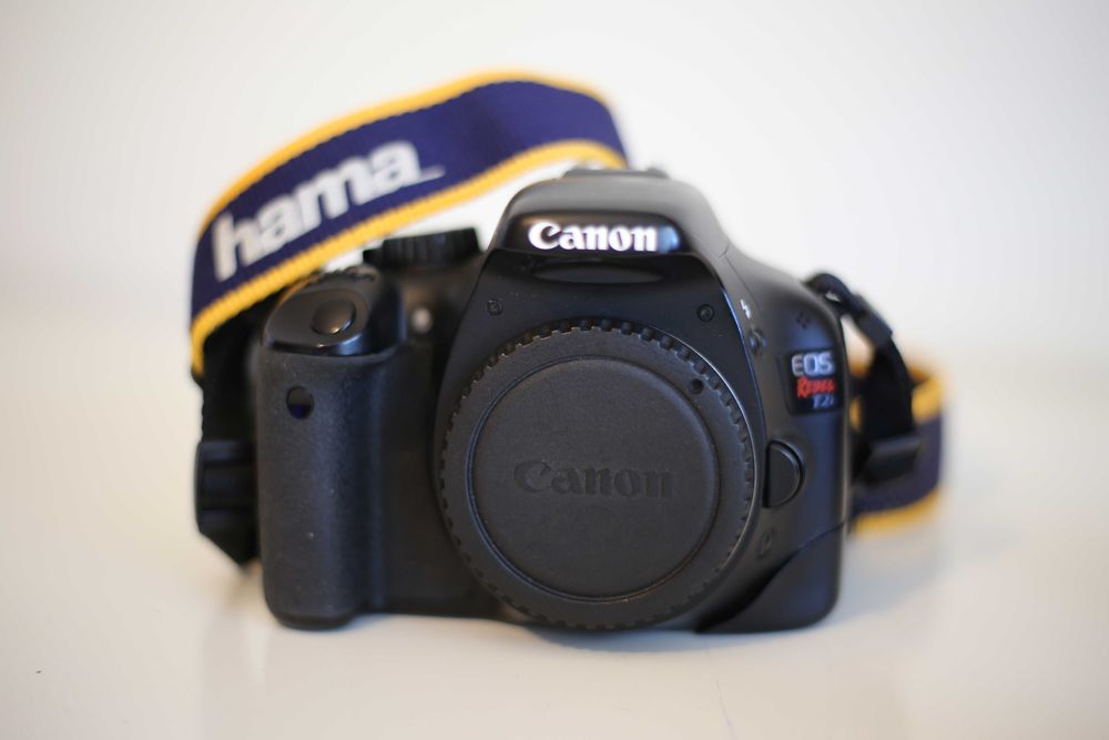 Canon Rebel T2i + Lente 18-55mm IS + Acessórios — Excelente Estado