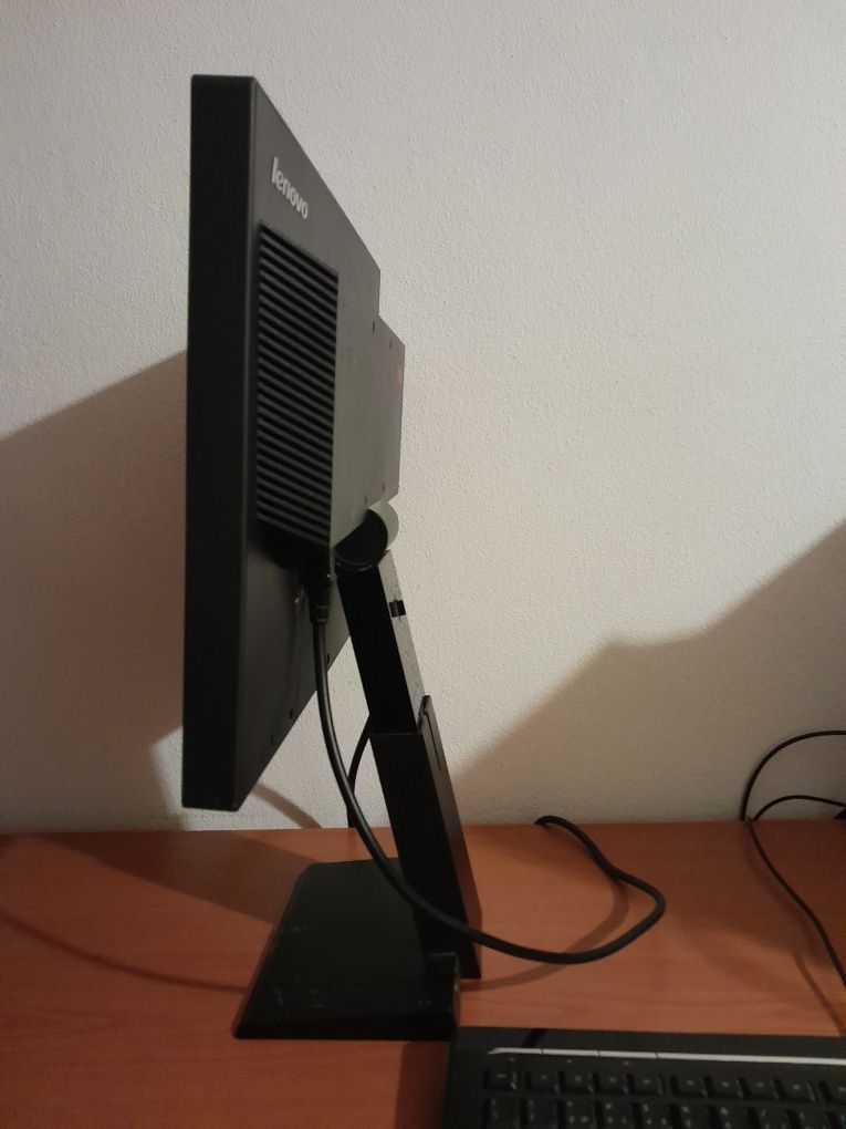 Monitor Lenovo Thinkvision 19''
