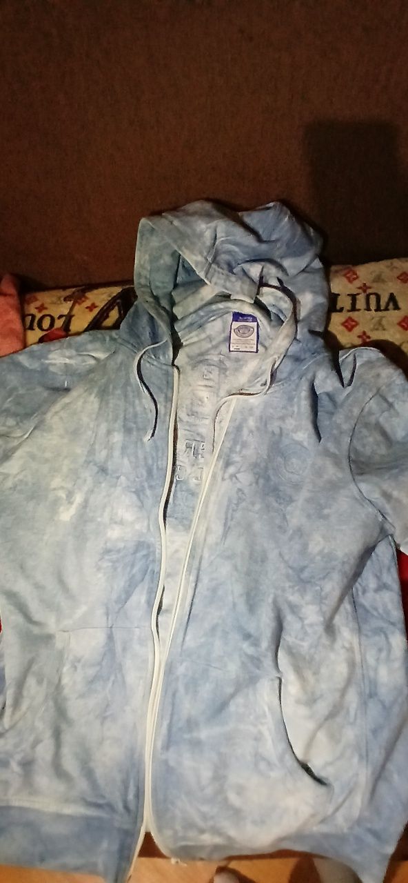 .Продам.  кофту.