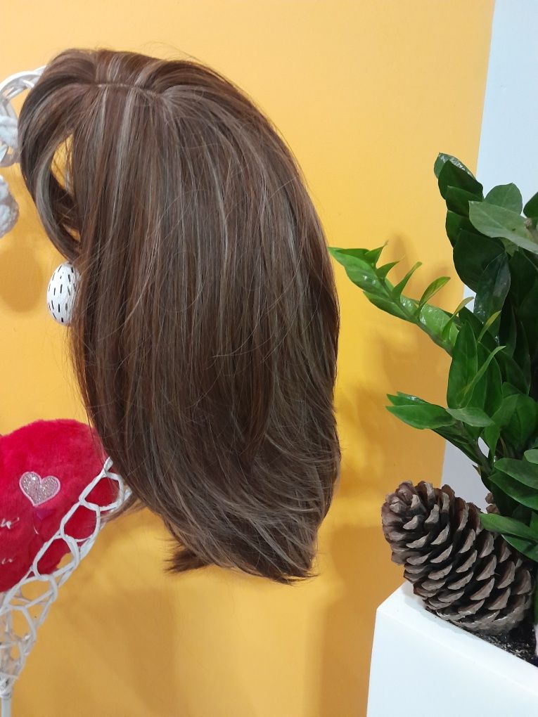 Peruka brąz z blond balejaż 60cm z grzywką