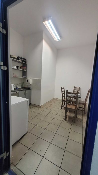 hala/magazyn z biurem  800 m kw. blisko AOW Ww Fabryczna