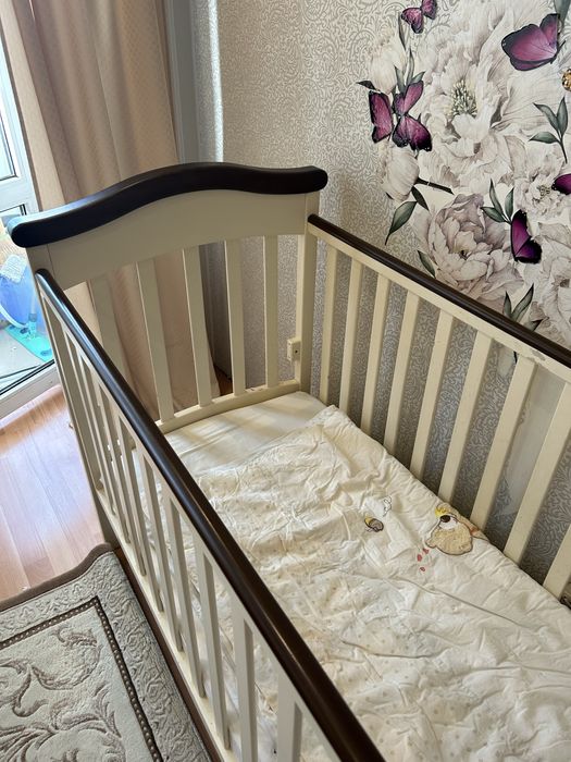 Дитяче ліжечко для немовлят