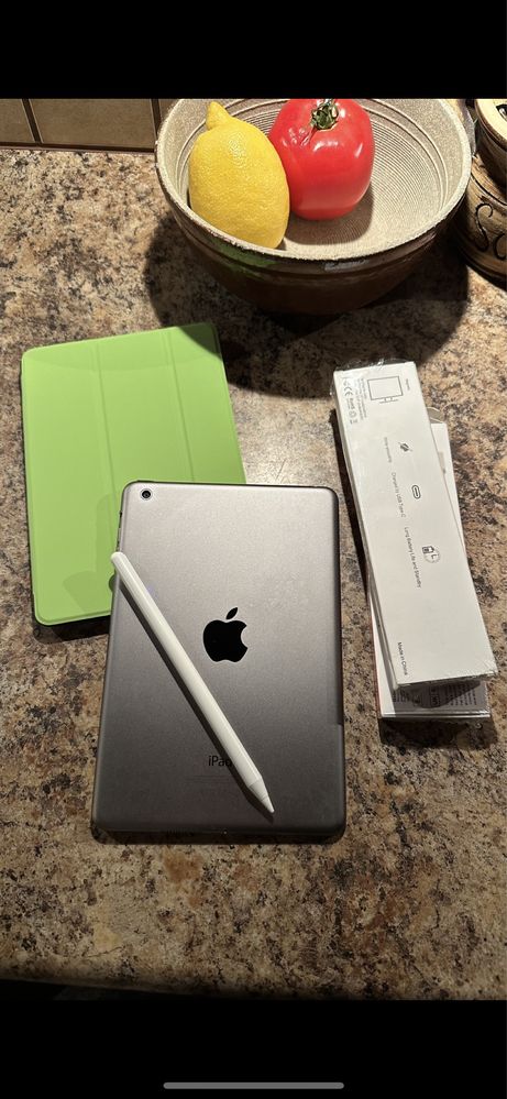 Tablet iPad Apple Retina + nowe etui - super stan