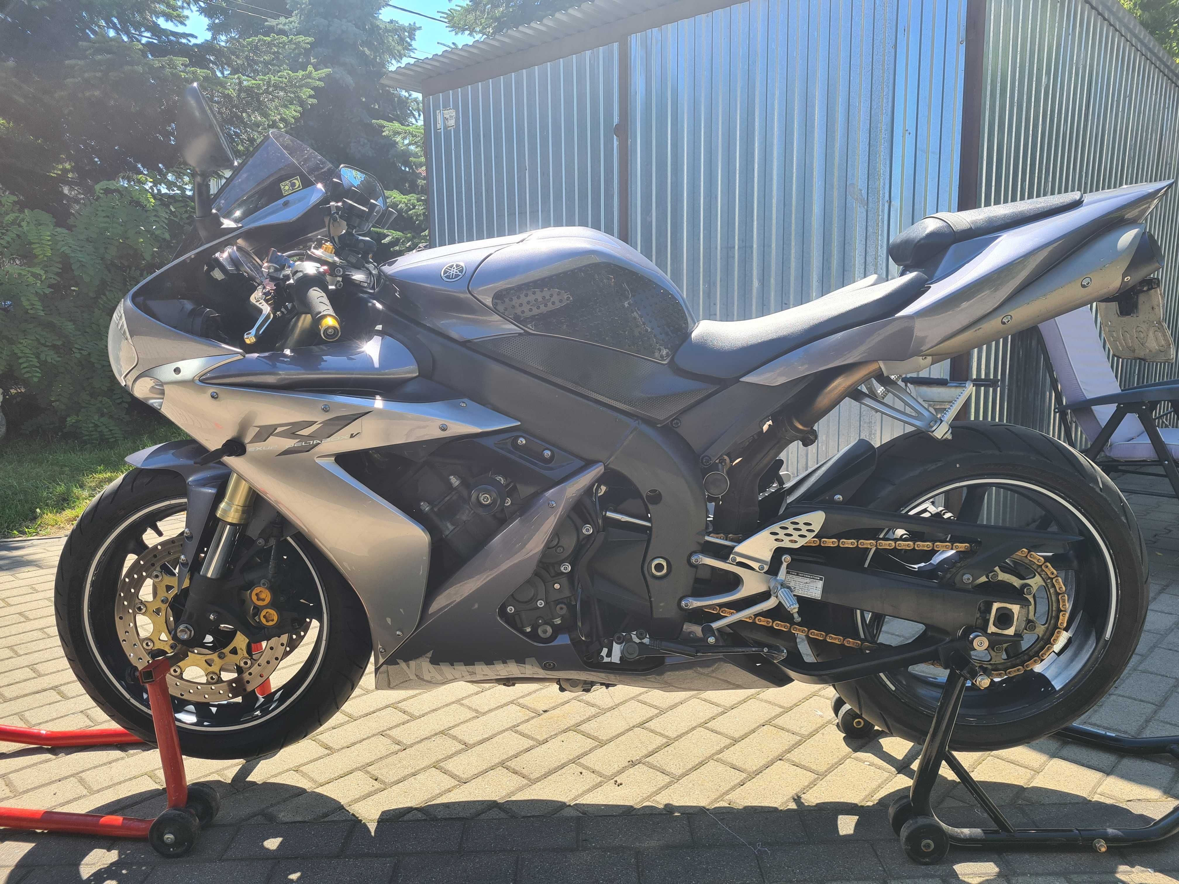 Yamaha R1 RN12 2005r