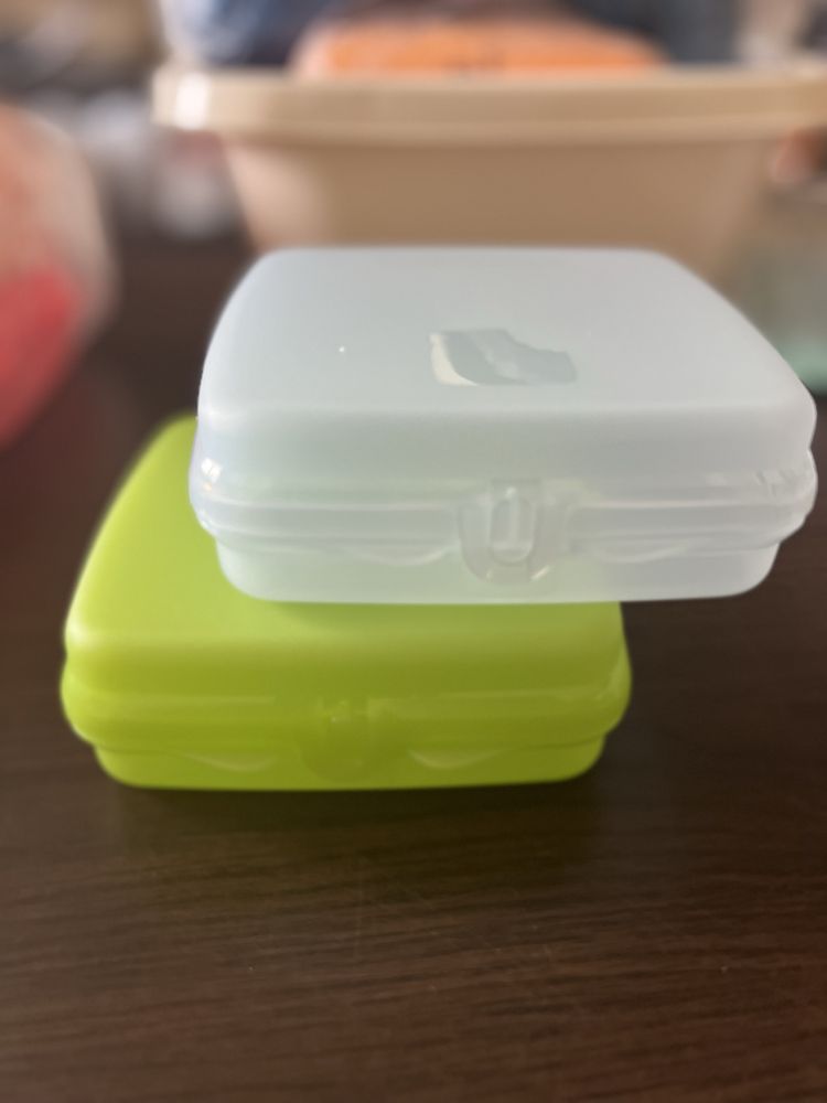 Tupperware Zestaw 2 sztuk Śniadaniówek oraz cristallo 1 l+ 3 obieraczk