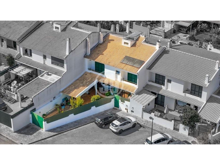 Moradia com 2 quartos e quintal e parqueamento privados!