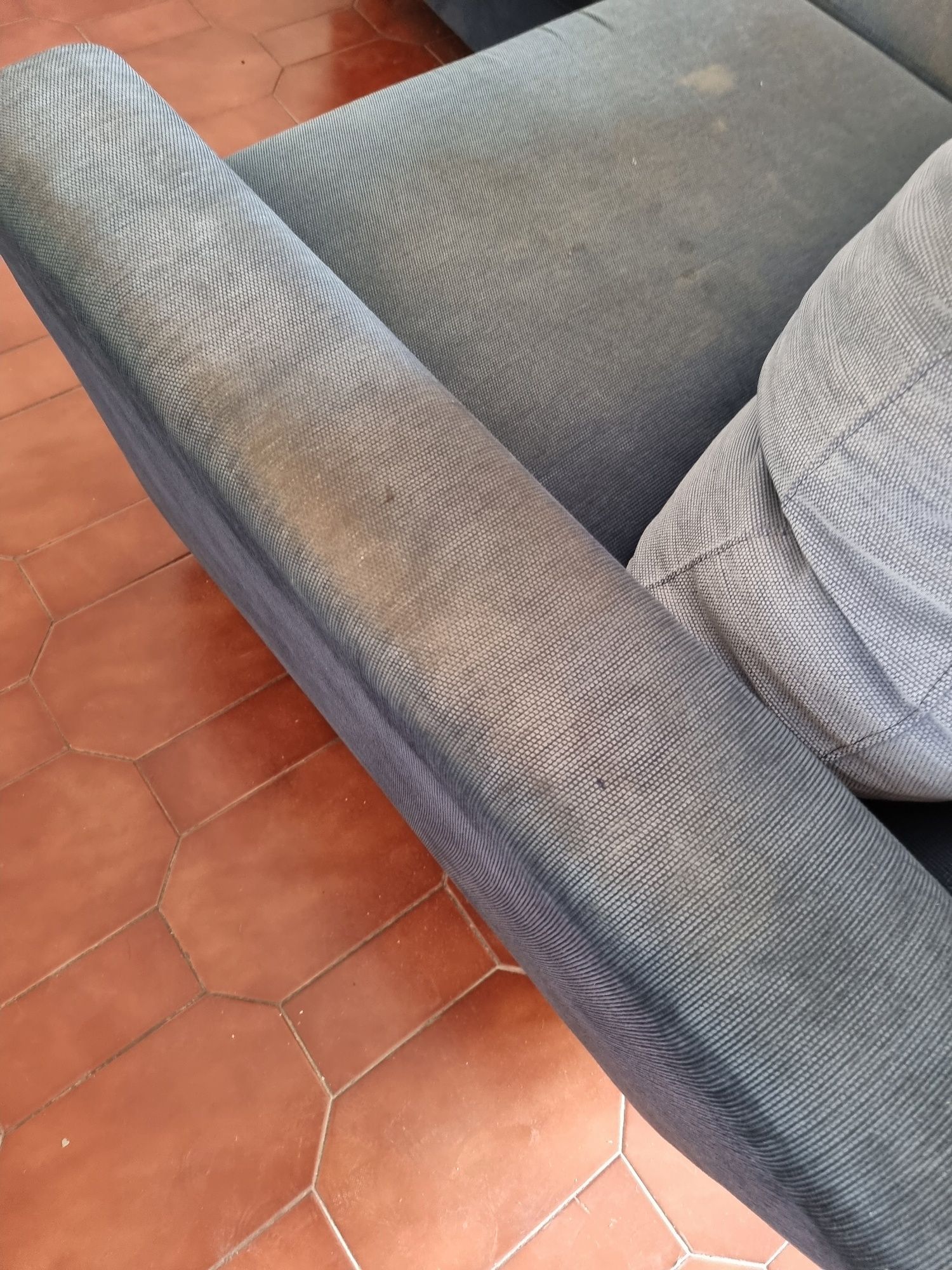 Sofá em L com puff