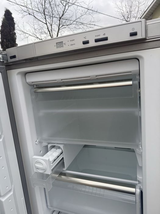 Морозильна камера новфрост Siemens GS32NA96