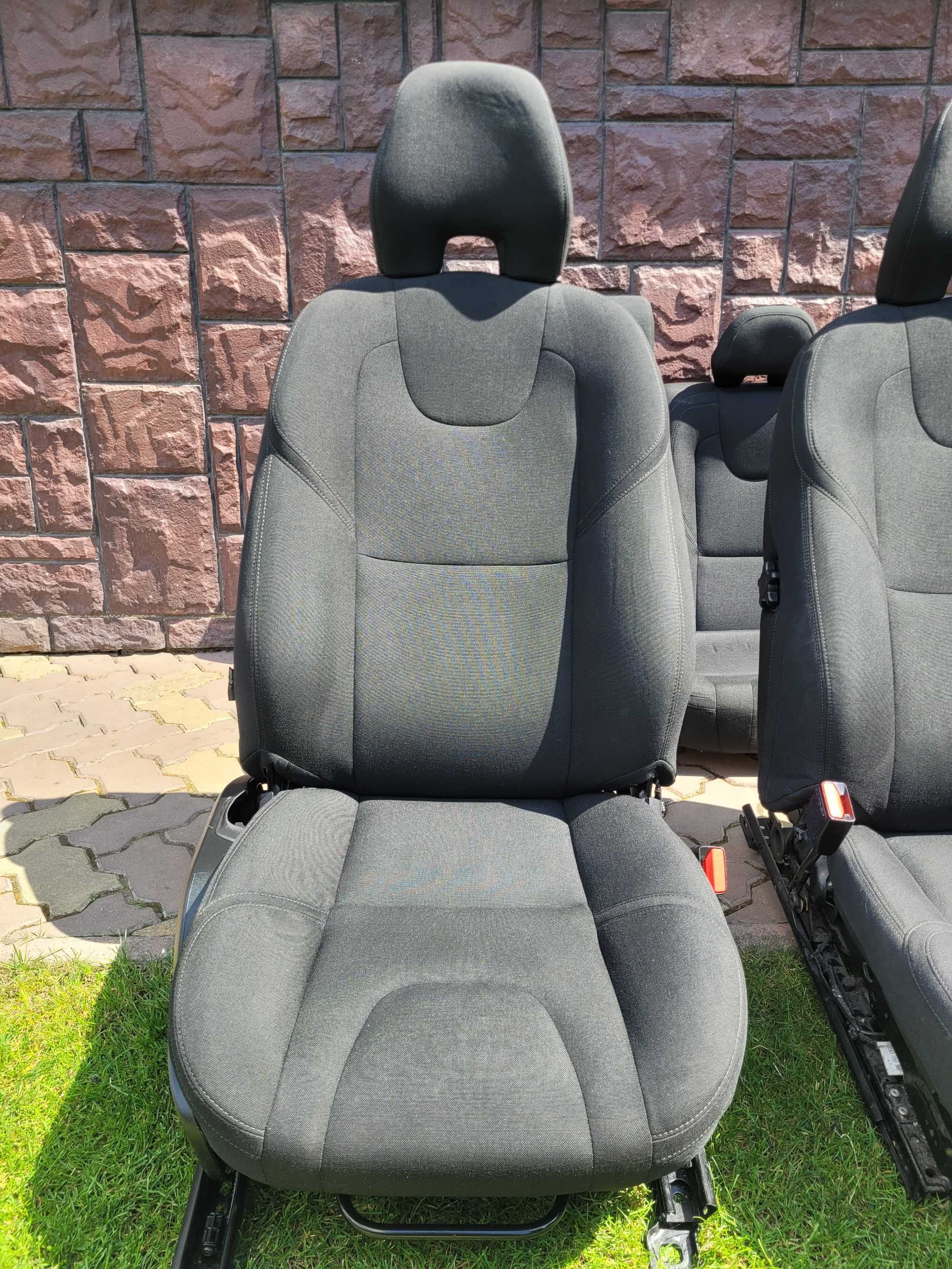 Komplet foteli do Volvo V40