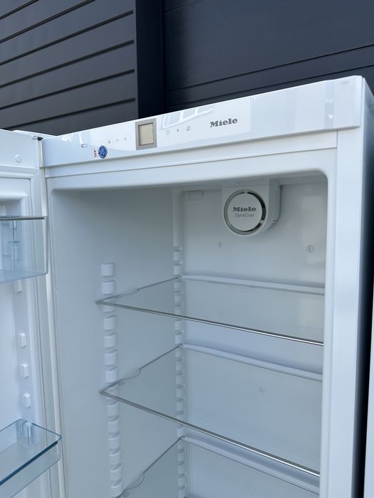 Комплект!Морозильна камера холодильник Miele K28202 D