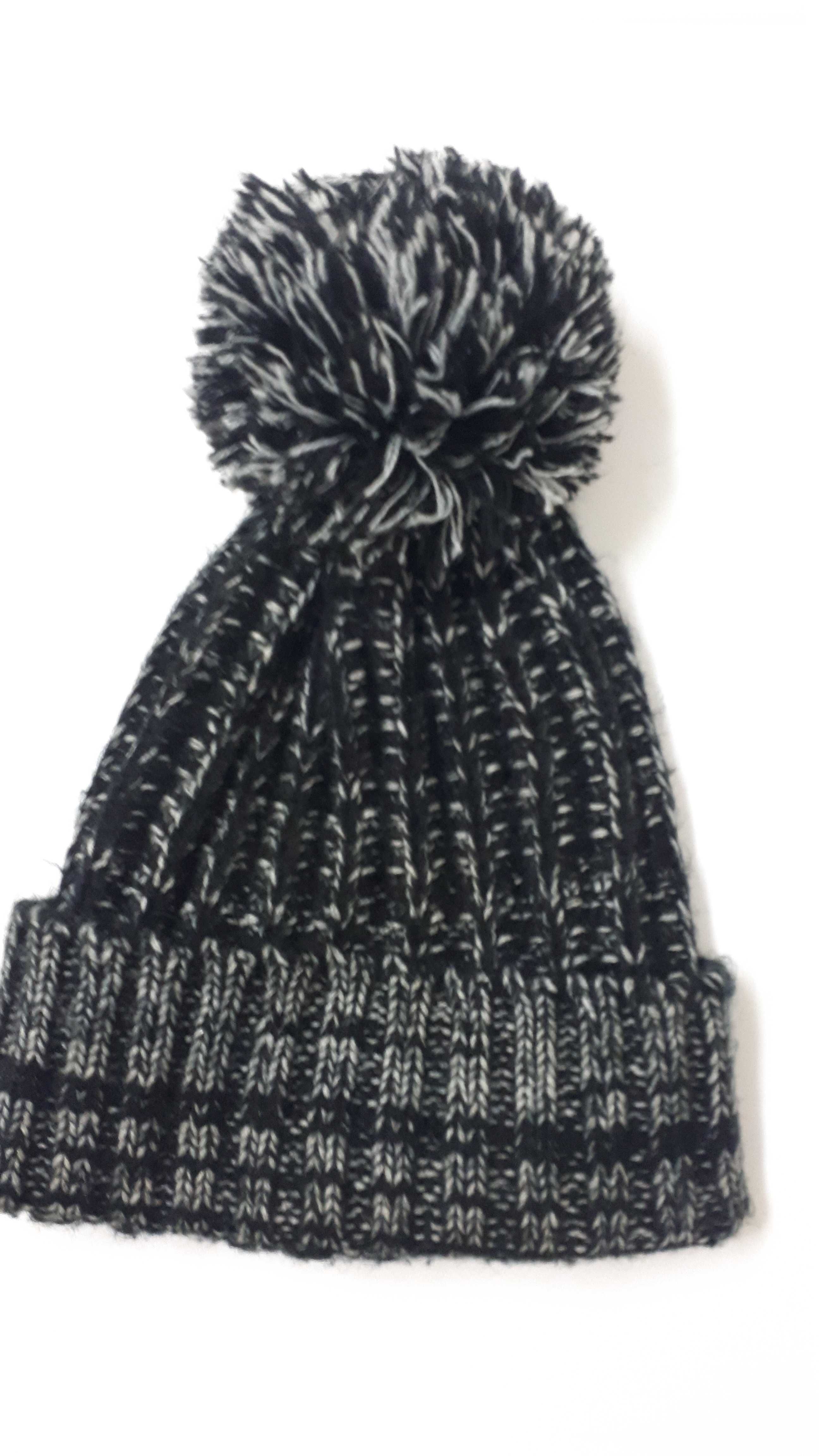 Gorro cinza com pompom