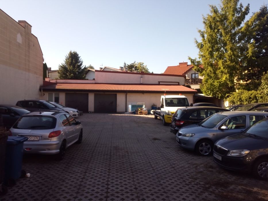 Utwardzona działka z garażem i zapleczem socjalnym