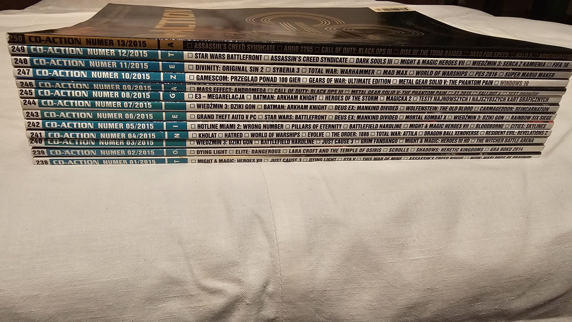 Sprzedam cały rocznik Cd-action z 2015 roku . 13 numerów .