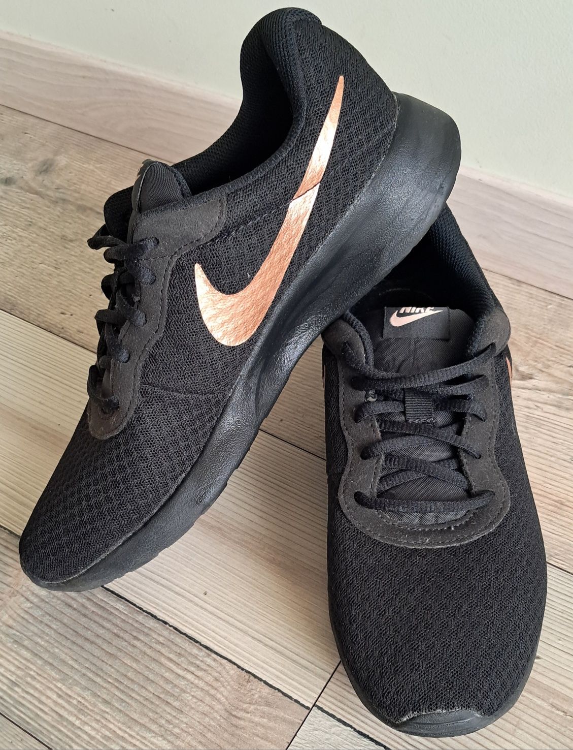 Кросівки Nike Wmns Tanjun 812655-005 (р.40)