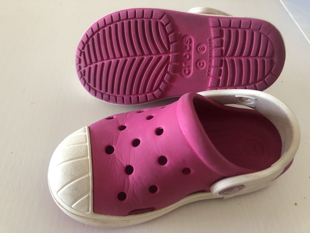 Crocs rosa e branco C8