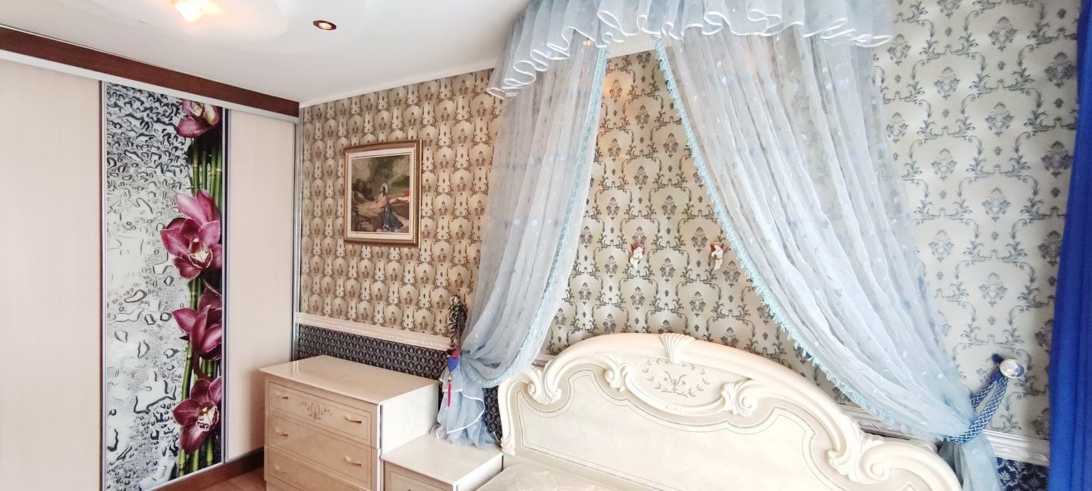 Продається хороша 2-кім. квартира на 3-му поверсі в м.Калуш