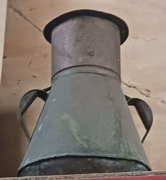 Almude em latão bastante antigo.