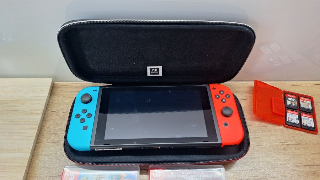 Konsola Nintendo Switch OledNeon Joy-Con zestaw gry etui
