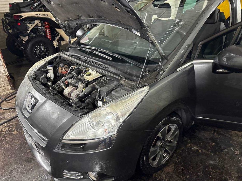 Peugeot 5008 • 2010 рік • 6 500 $