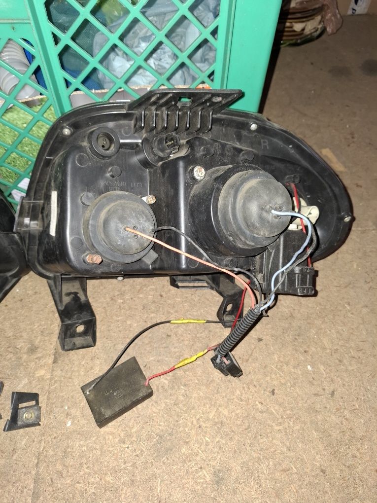 Lampy przednie Renault Clio II przed lift. Tuning
