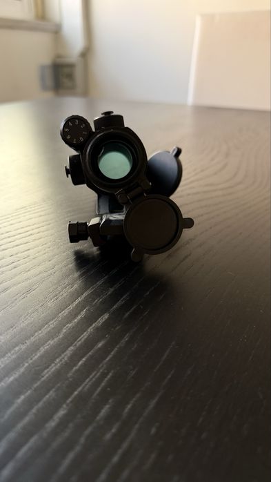Mira Red Dot Swiss Arms – Modelo Militar, com caixa e tampas flip-up