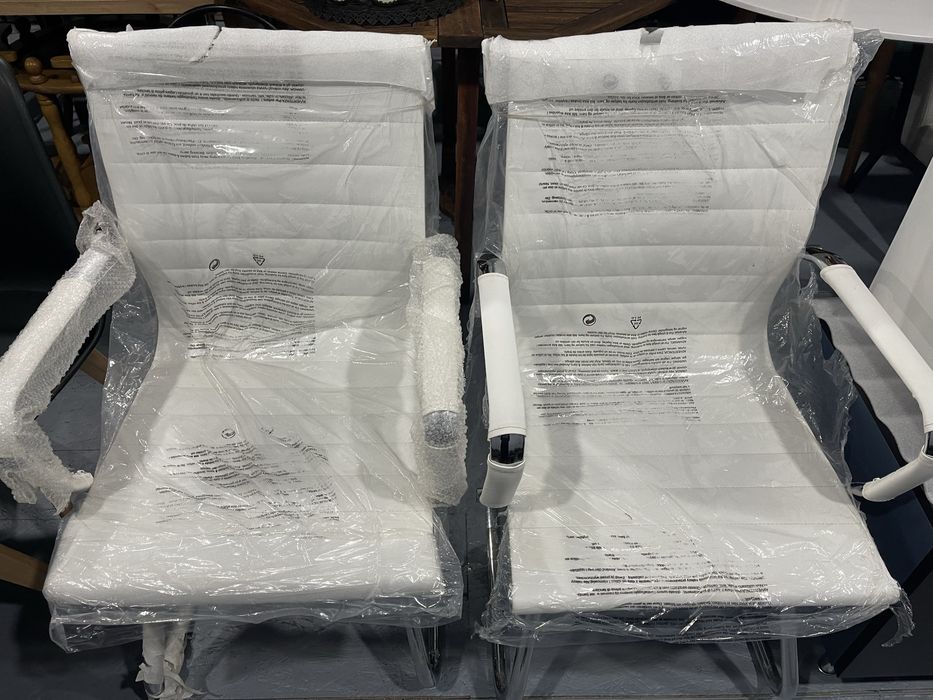 Продам 2 офисных стула