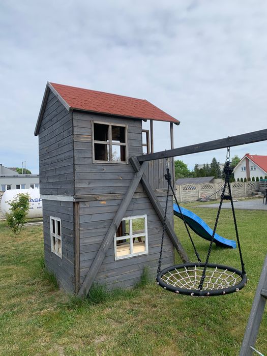 Drewniany domek ogrodowy dla dzieci