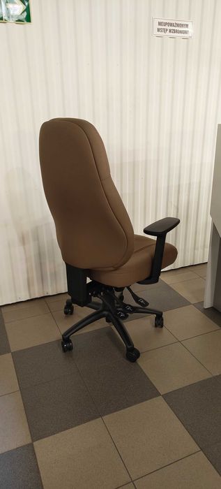Fotel biurowy, specjalistyczny, krzesło obrotowe SAGA