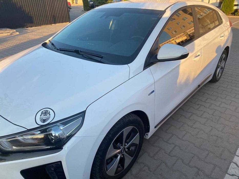 Оренда авто Hyundai Ioniq Electric  Оренда машини під таксі.