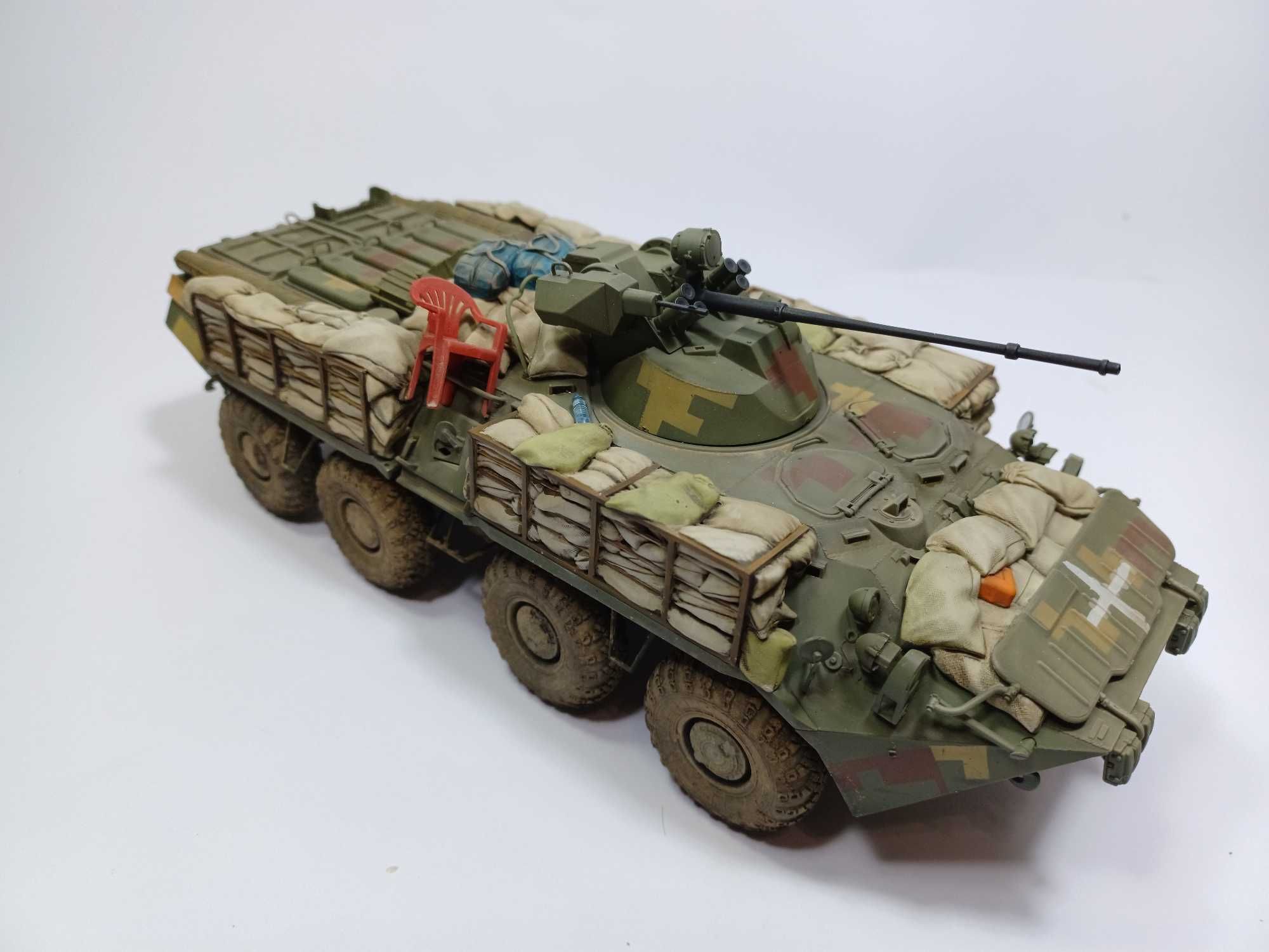 Profesjonalnie wykonany model BTR80 A Ukraina  1/35