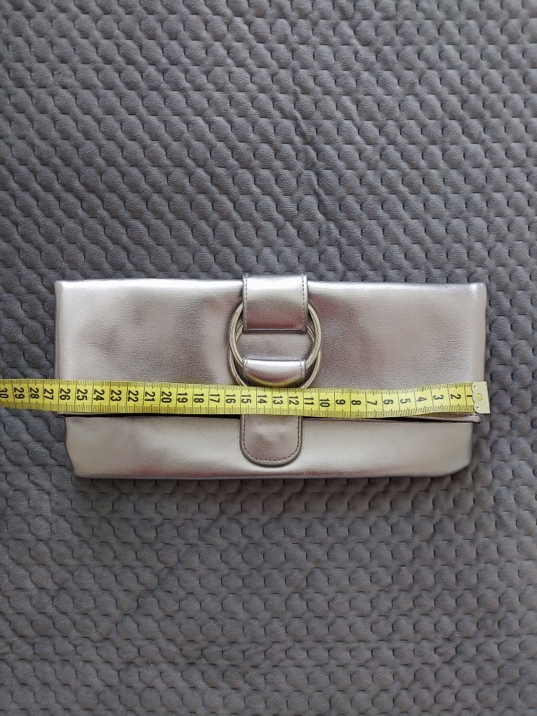 Клатч сумочка в срібному кольорі