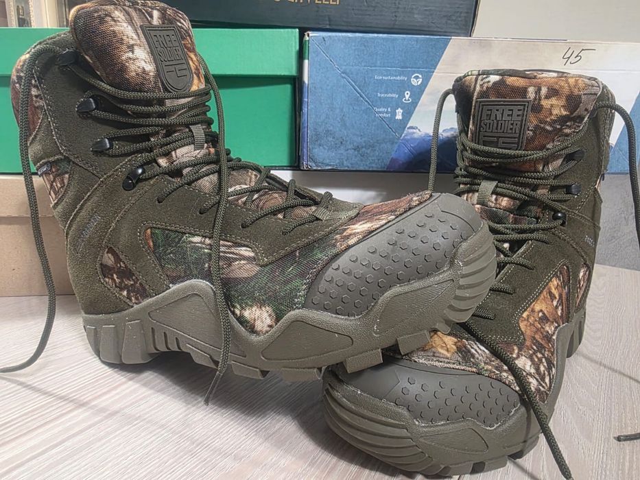 Фирменные ботинки