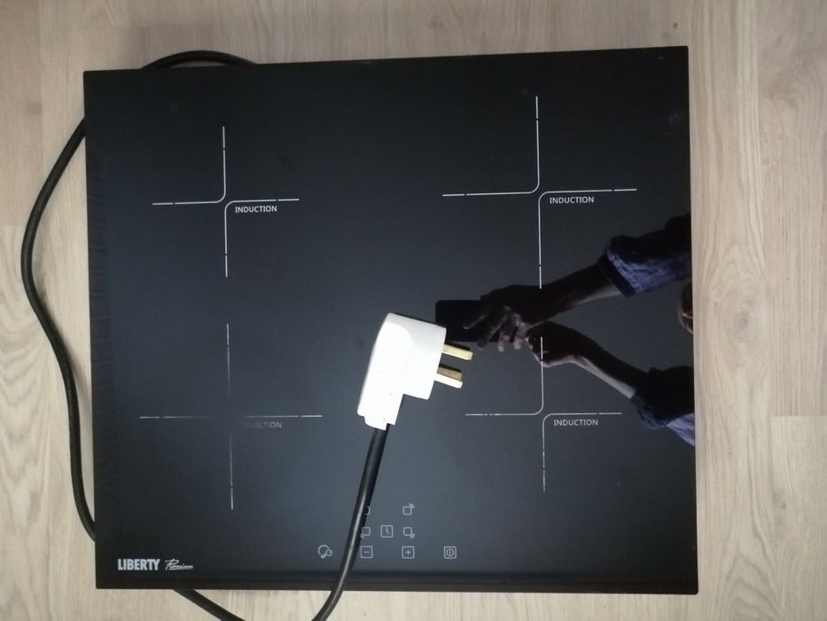 Продам індукційна варил ну поверхню Liberty Premium