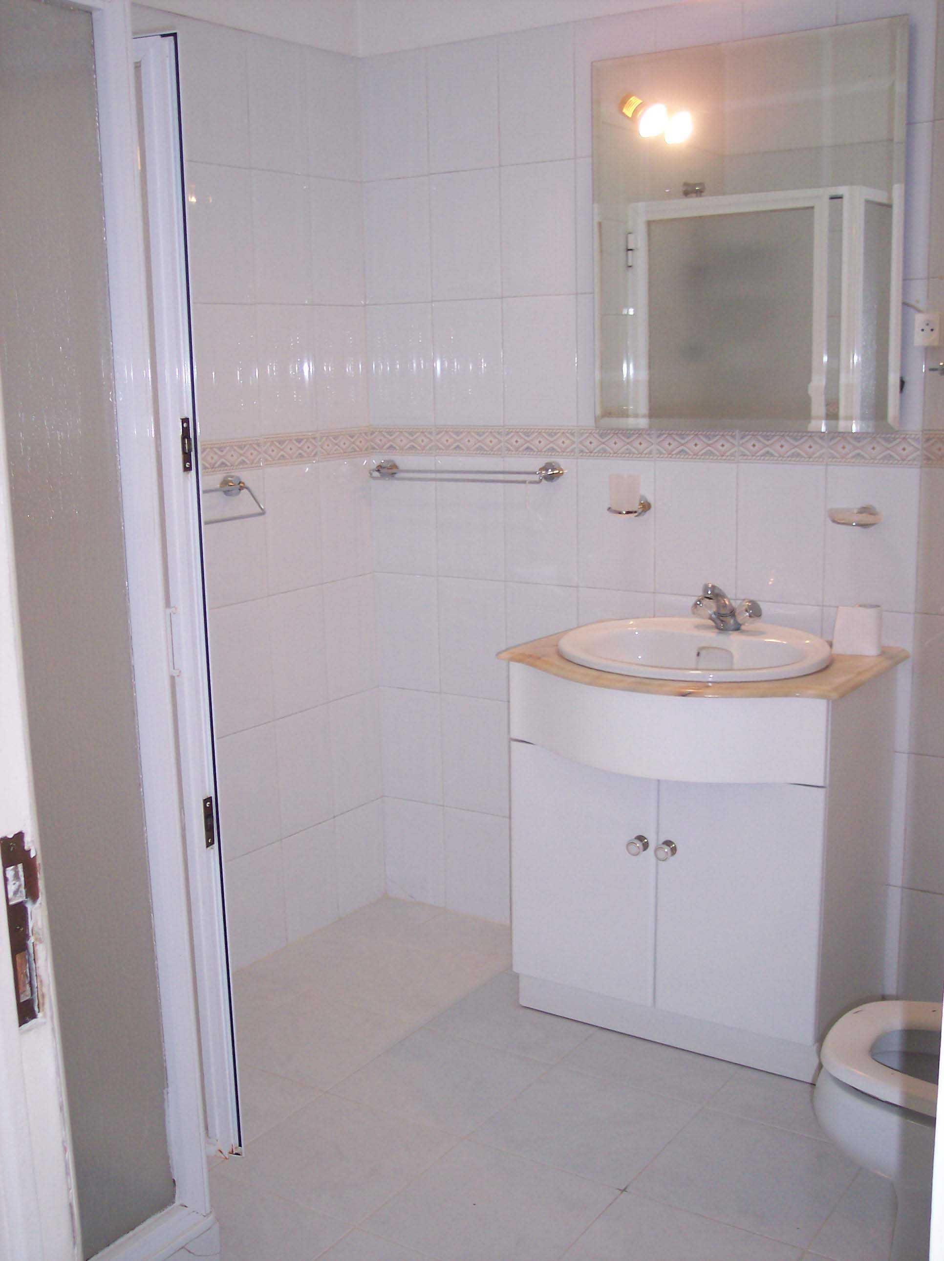 Quarto junto metro Arroios Com Recibo e Despesas incluidas