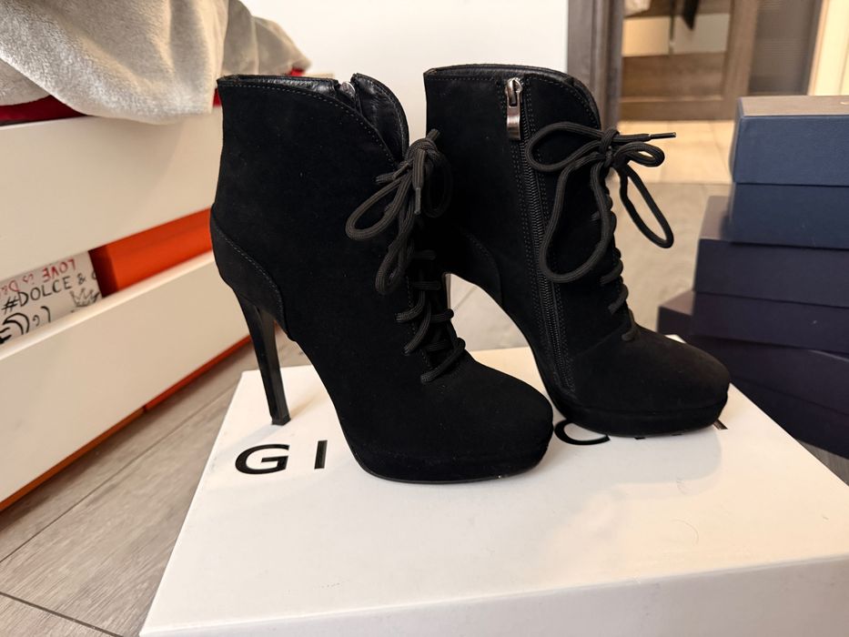 Замшеві ботильйони