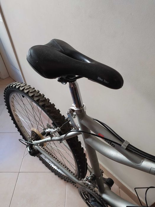 Bicicleta Bike Tour Cinzenta