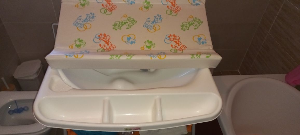 Muda fraldas com banheira p bebé