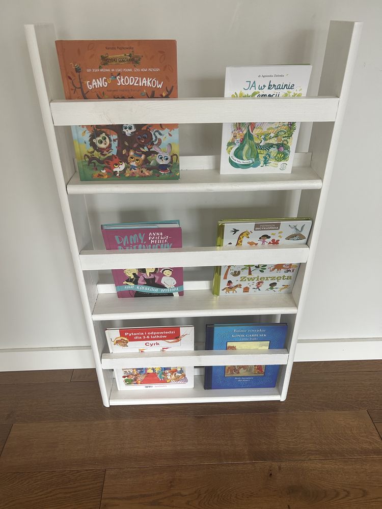 Półka na ksiazki drewniana na wzór insta diy