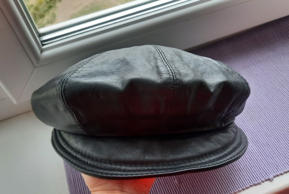 Кожаная женская кепка б/у