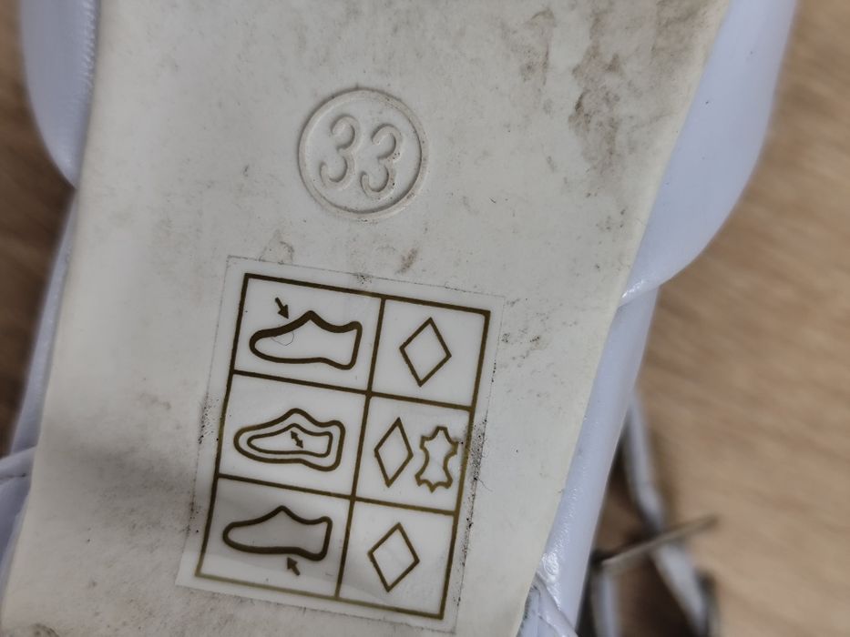 Pantofle komunijne dla dziewczynki Badoxx r. 33