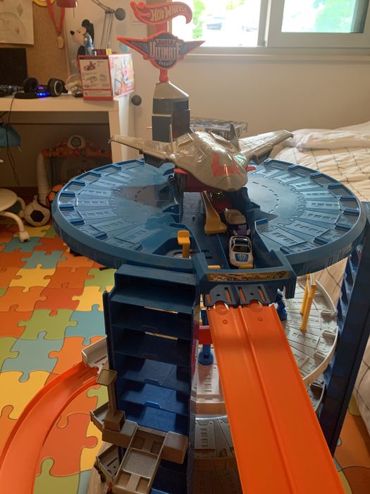 Hot Wheels - Super Ultimate Garagem