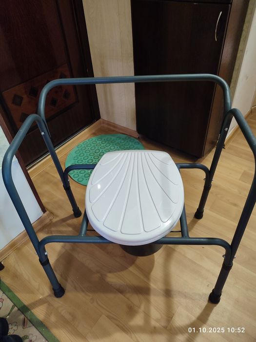 Стілець для інвалідів і похилих людей