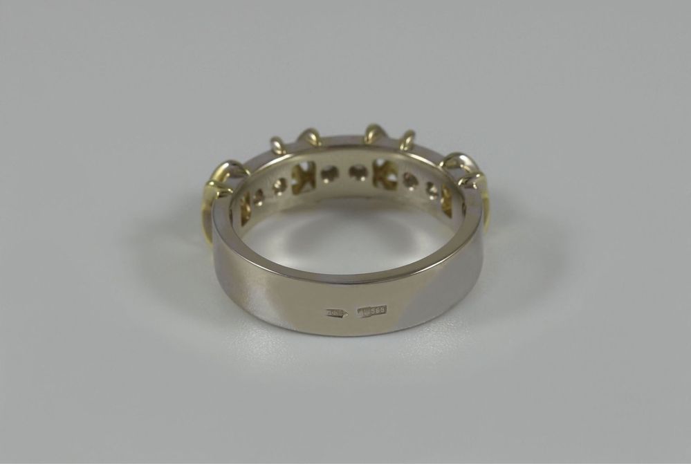 Золотое кольцо с бриллиантами в стиле Tiffany